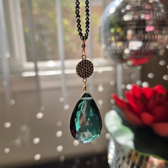 Emerald Green Faceted Pear Black Spinel 20" Necklace - Picture 1 of 9